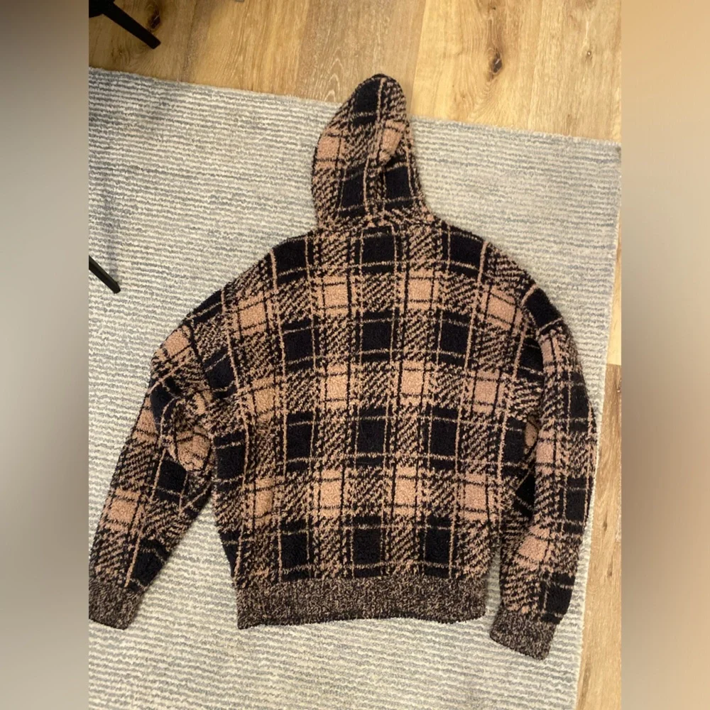 Skims fuzzy hoodie - Picture 2 of 3